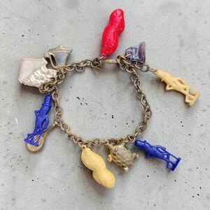 🥜 Vintage Mr Peanut Charm Bracelet